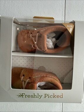NWT freshly picked Oxford booties